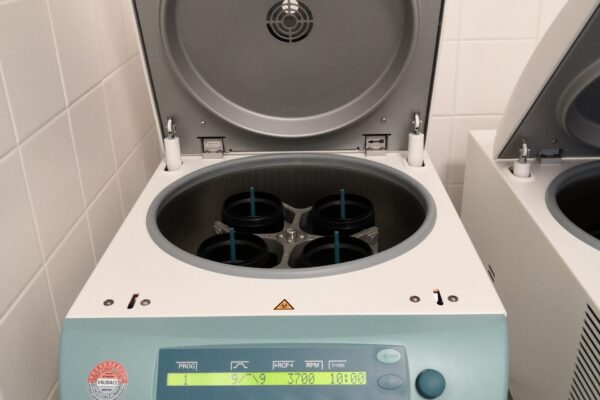 Laboratorní centrifuga